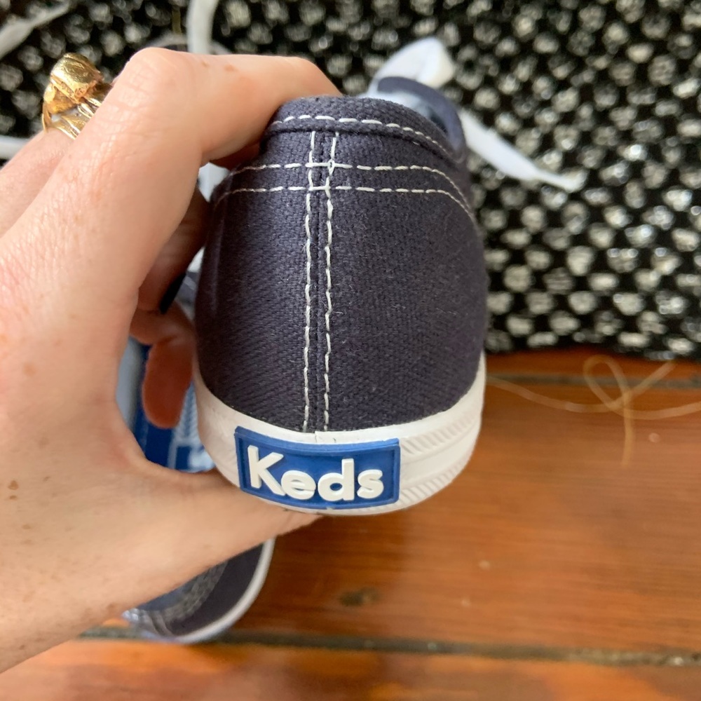 Never worn navy Ked’s size 8 slim (rare width) - Picture 6 of 6